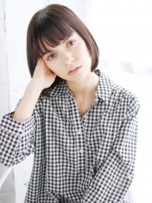 重めバングのカジュアルモードボブ