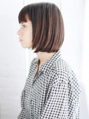 重めバングのカジュアルモードボブ