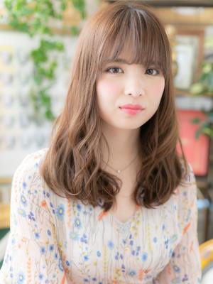 くせ毛風ふんわり小顔セミディ　ベージュカラー