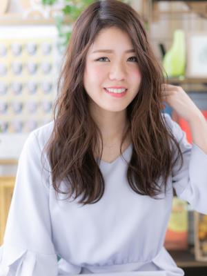 大人かわいいゆるかわ小顔ラフウェーブ　くせ毛風