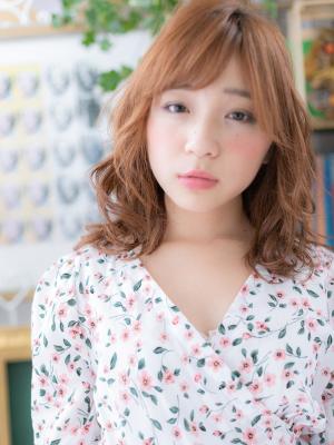 アシンメトリーな外国人風ラブふわミディ　ダブルバング