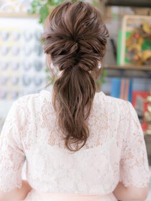 おくれ毛が大人かわいい♪小顔ヘアアレンジ　二次会