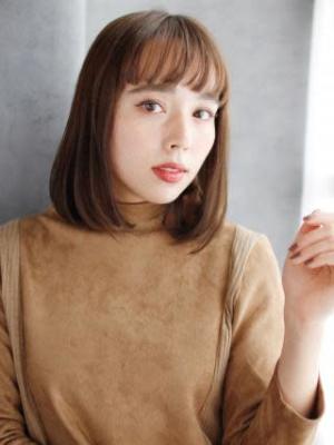 重めショートバングのワンカールボブ