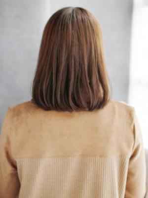 重めショートバングのワンカールボブ