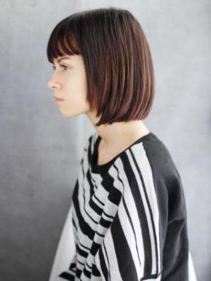 重めバングのカジュアルモードボブのイメージ画像