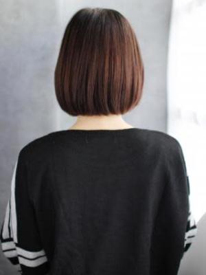 重めバングのカジュアルモードボブ