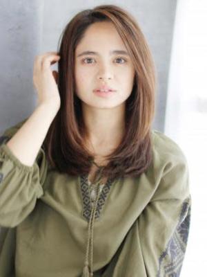 かきあげバングのナチュラルストレート