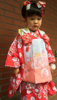 七五三の三歳の被布着付けと日本髪風スタイルとポイントメイクのイメージ画像