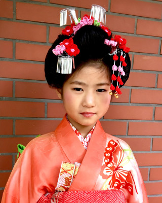 七五三の七歳の着付けと日本髪スタイルとポイントメイクのイメージ画像