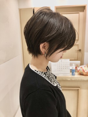 柔らかく透ける大人ショート