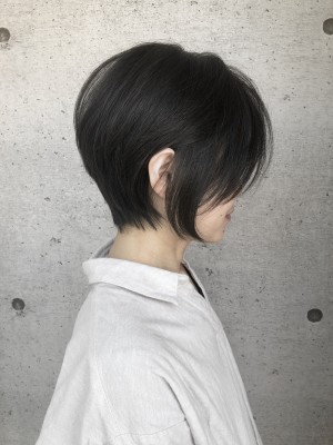 くびれ大人ショート
