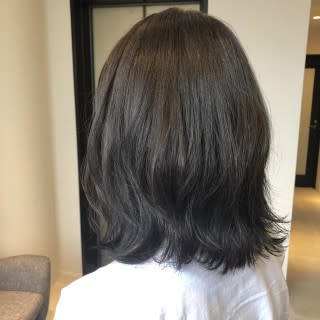 グレージュ×ミディアムボブ