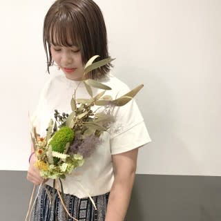 切りっぱなしボブ×ベージュカラー