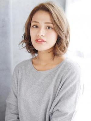 かきあげバングのニュアンスカールボブ