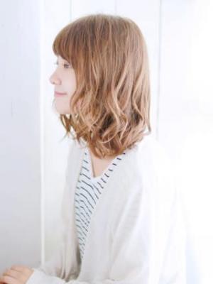 ショートバングのニュアンスカールスタイル