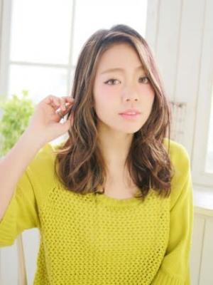 ミックスカールのルーズヘアースタイル