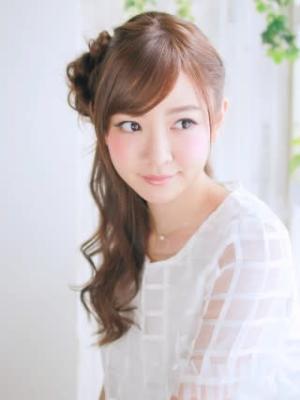 ロングヘアーに人気のパーティーアップスタイル