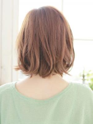 ルーズなハネ感が人気のパーマスタイル