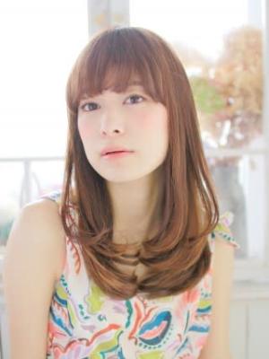 ワンカールストレートのゆるかわヘアースタイル