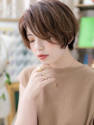 くせ毛風無造作カール…アシンメトリー大人ボブ　ルーズ