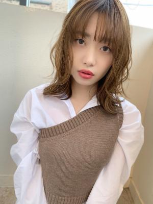 大人かわいいネオウルフミディアム 外ハネアッシュブラウン