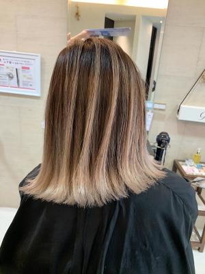 バレイヤージュことりベージュ切りっぱなしボブ2111