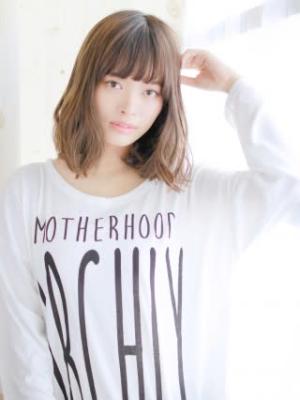 グレージュカラーのニュアンスカールスタイル