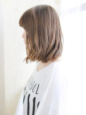 グレージュカラーのニュアンスカールスタイル