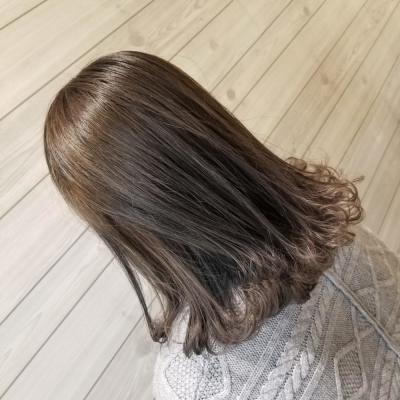 アッシュグレー