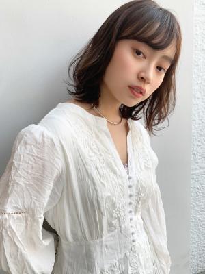 【山田】小顔斜めバングアッシュベージュ外ハネふわミディy11