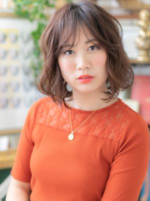シースルーバングのくせ毛風ルーズMIXウェーブ　厚めバング