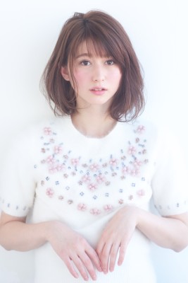 フェミニン耳掛けボブA500