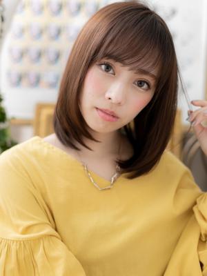 斜めバングが大人かわいい小顔前下がりボブ　簡単スタイリング