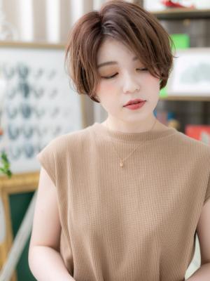 くせ毛風無造作カール…アシンメトリー大人ボブ　ローライト