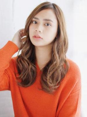 かきあげバングのリバースカールスタイル