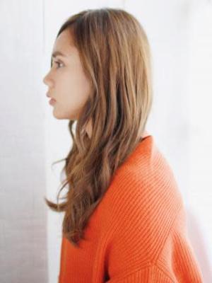 かきあげバングのリバースカールスタイル