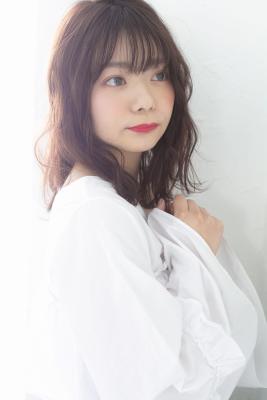 ブラウンヘアシースルーバングガーリーミディアムアレンジ10代