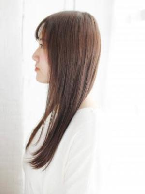 透け感バングのナチュラルストレート