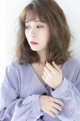 無造作ヘア大人かわいいミディアムヘアブラウンカラー20代