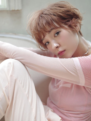 ヌーディな透け感ショート　【池袋美容室　uchla】