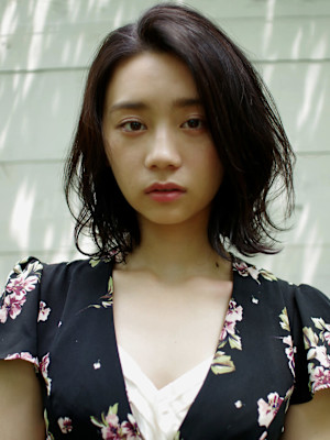 似合わせカットで作る抜け感ミディボブ【池袋　uchla】