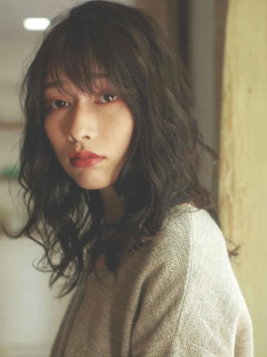 ナチュラルミディアムのレイヤースタイル　【池袋　uchla】