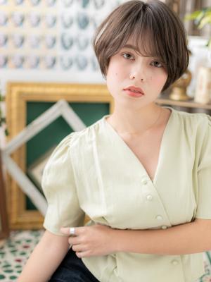 黒髪も！小顔に仕上げた大人ボブショート　ベージュカラー