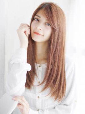 ナチュラルスタイリングのストレートスタイル