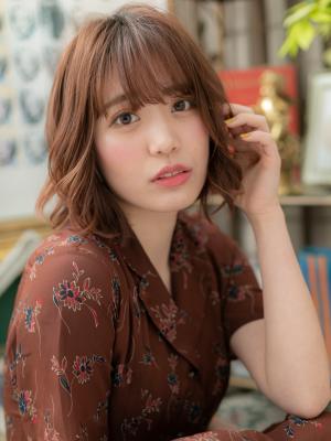 軽やかデジタルパーマくせ毛風前下がりボブ　似合わせカット