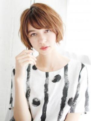 毛先ニュアンスカールのショートスタイル