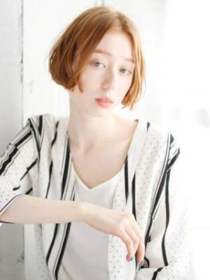 センターパートのニュアンスカールボブスタイル