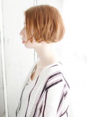 センターパートのニュアンスカールボブスタイル