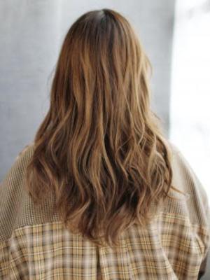 かきあげバングのリバースカールスタイル