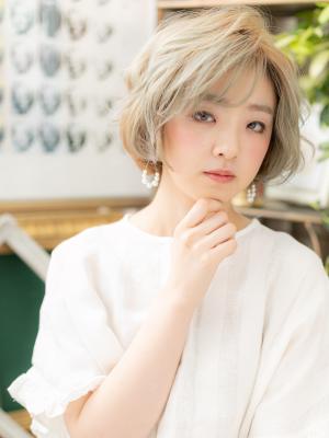 個性的ハイトーン！外国人風エアリーボブ　ことりべーじゅ